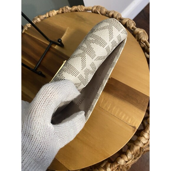 Michael Kors Mindy Carryall Leather Large Wallet (35T8GTZE3B) Vanilla Jetset - Picture 4 of 15